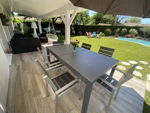 Outdoor dining - Villa (Saint-Jean-d'Illac)