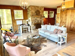 Smart TV, chimenea y futbolito 