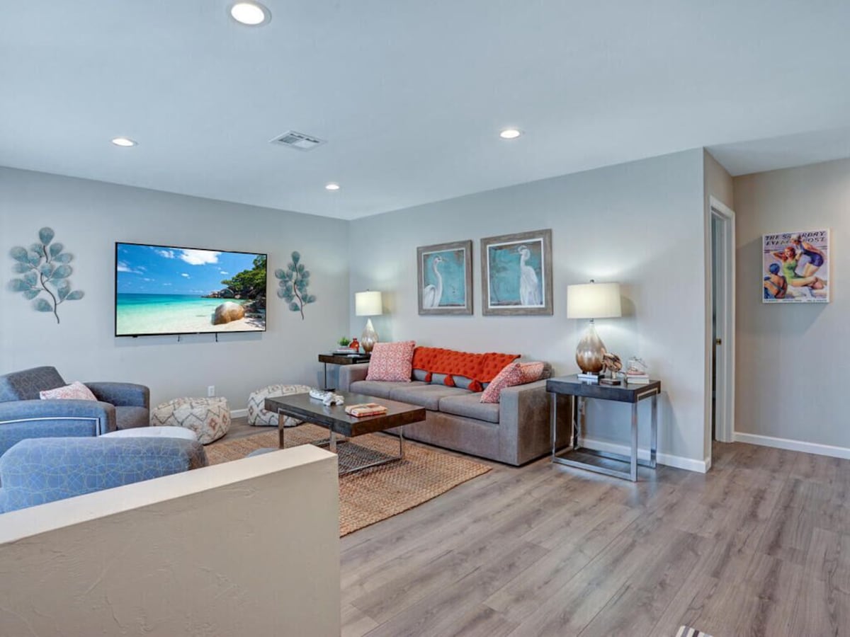 Photo 3 of Charming Naples Park Home!
