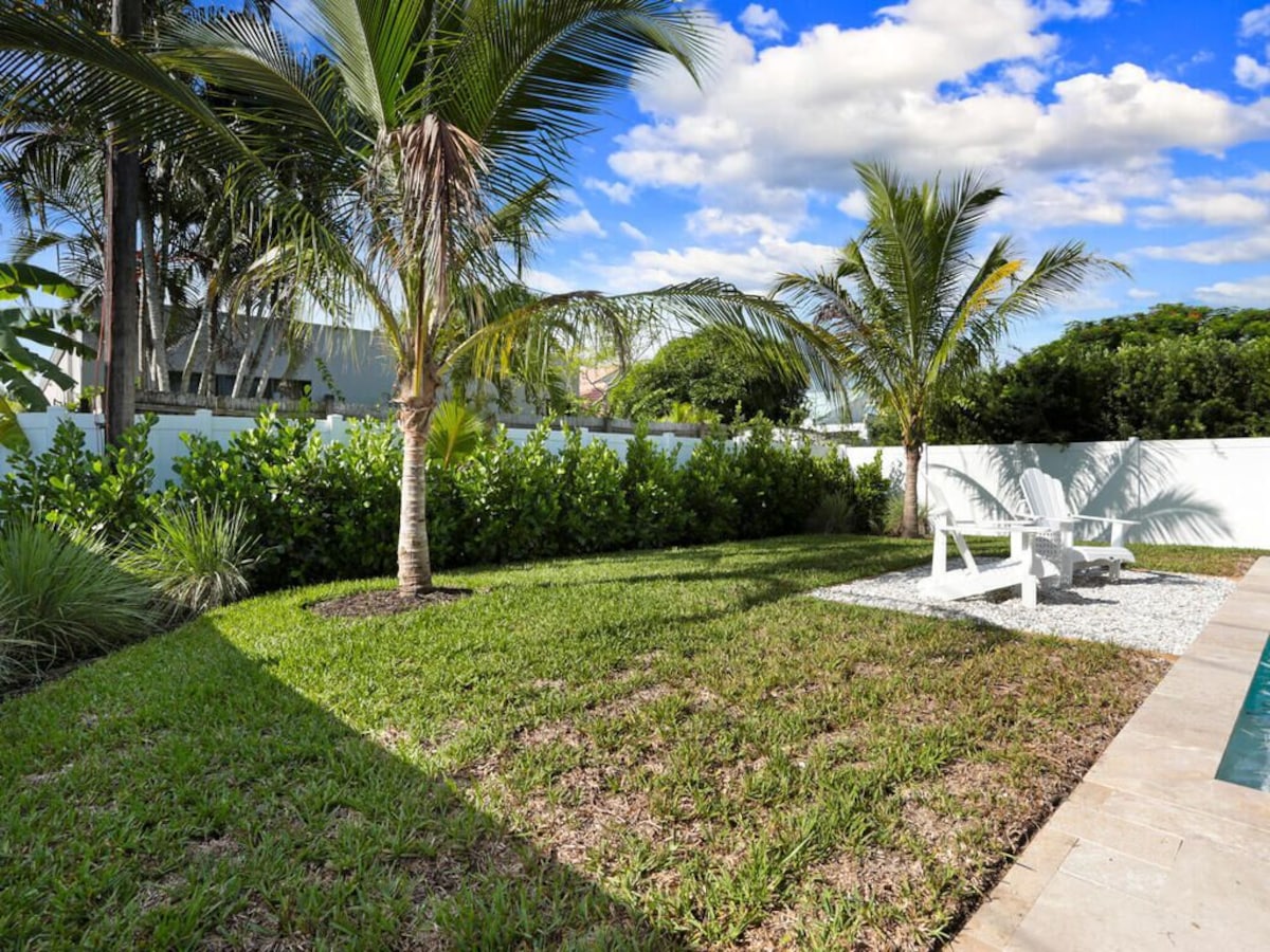 Photo 34 of Charming Naples Park Home!
