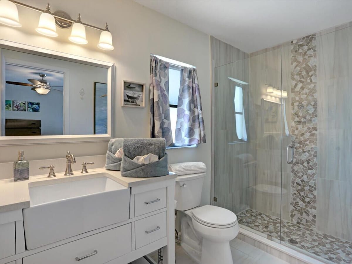 Photo 17 of Charming Naples Park Home!