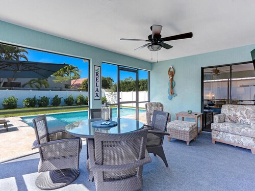 Charming Naples Park Home!