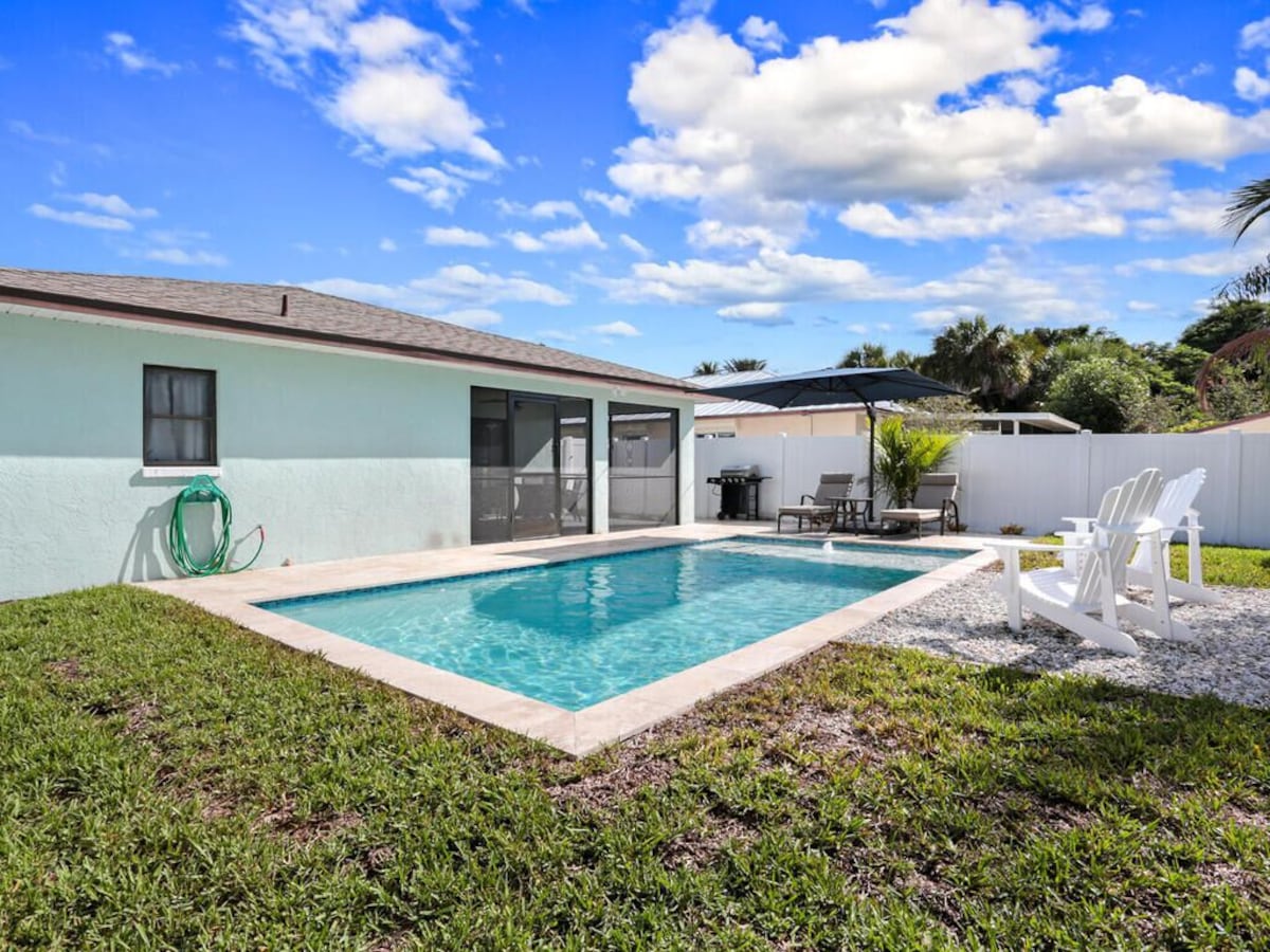 Photo 31 of Charming Naples Park Home!