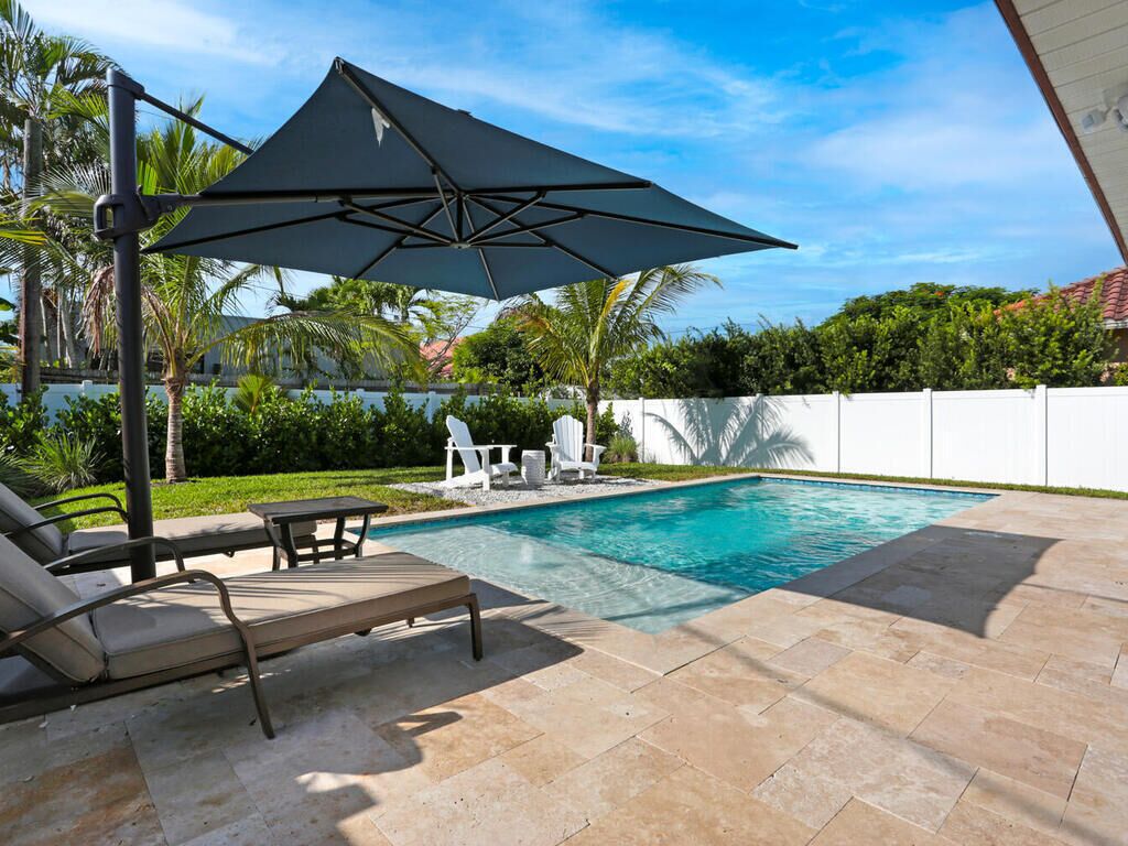 Charming Naples Park Home!