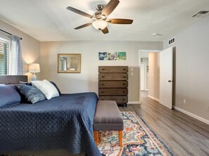 3 bedrooms, desk, iron/ironing board, WiFi