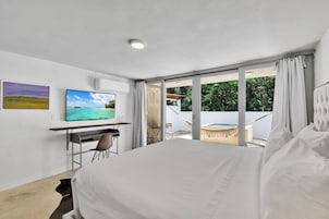 Deluxe Room | Iron/ironing board, free WiFi, bed sheets