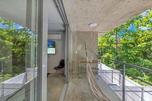 Tabla de planchar con plancha, wifi gratis y ropa de cama 