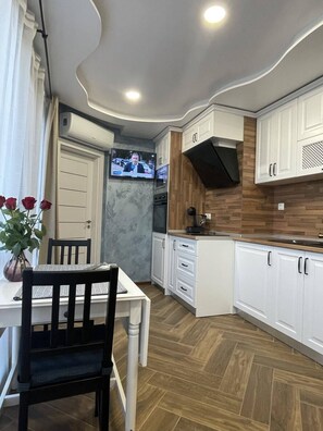 Dining - One bedroom cozy apartment - 5 min to the beach (Balchik)