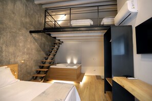 2 bedrooms, desk, free WiFi, bed sheets