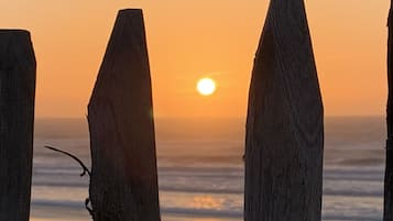Plage à proximité, chaises longues
