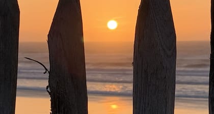 villa bord de mer avec grande piscine et terrasse