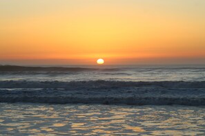 Plage à proximité, chaises longues