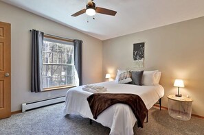 3 Schlafzimmer, Schreibtisch, Bügeleisen/Bügelbrett, Reisekinderbett