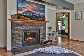 3 Schlafzimmer, Schreibtisch, Bügeleisen/Bügelbrett, Reisekinderbett