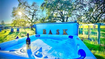 Tina de hidromasaje al aire libre