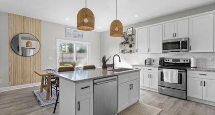 ✨MODERN 3 BEDROOM W/ PLENTY AMENITIES TO ENJOY!✨