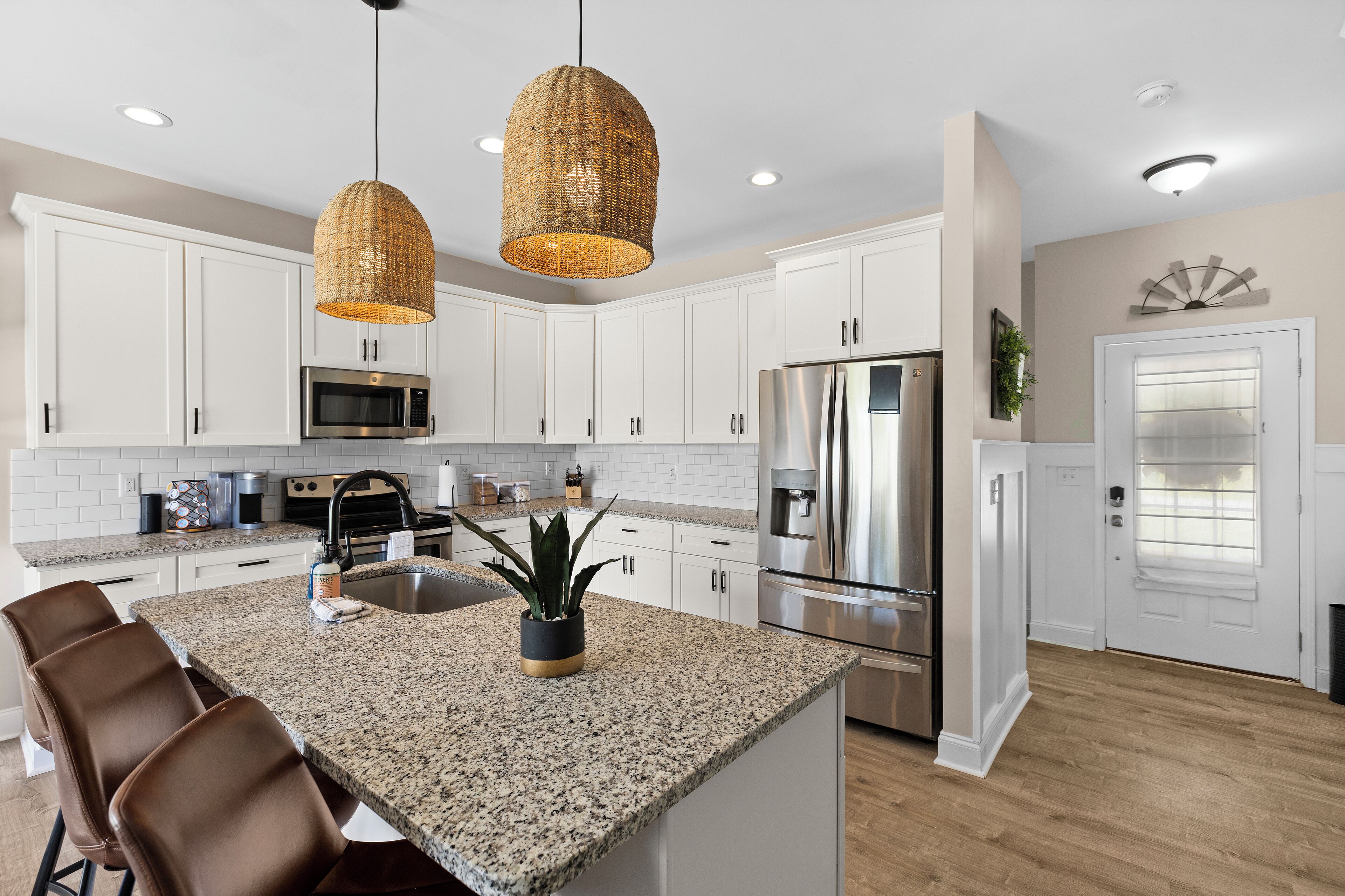 Køleskab, mikrobølgeovn, ovn, kogeplade