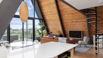 Smart TV, fireplace, stereo, offices