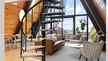 Smart-tv, pejs, bøger, computerskærme