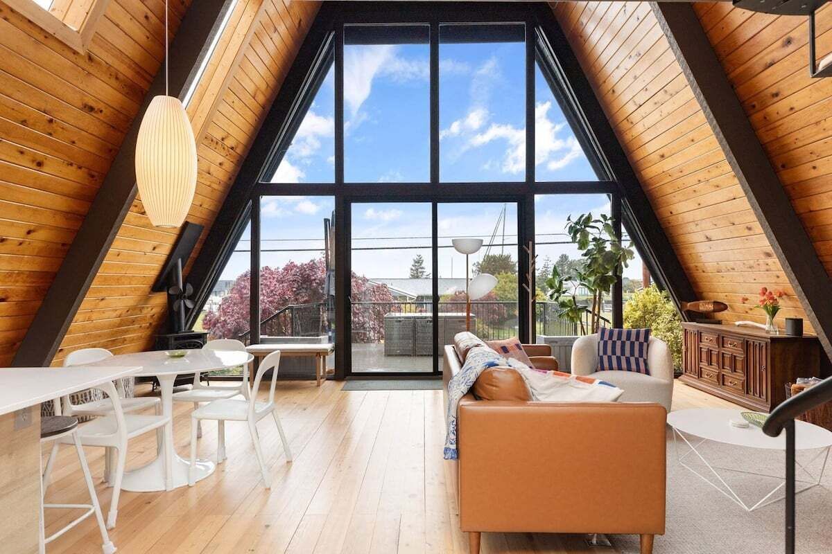 Smart TV, fireplace, books, computer monitors