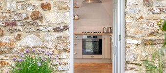 Beautiful cottage for two in idyllic rural Bath