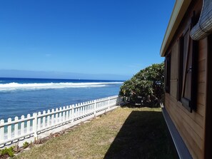 Property grounds - Tit' Case en Paille, facing the ocean! (Saint Paul)