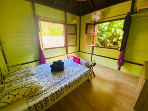 4 bedrooms, iron/ironing board, travel cot, free WiFi