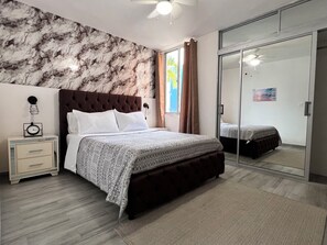 3 Schlafzimmer, Schreibtisch, Bügeleisen/Bügelbrett, WLAN