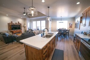 Interior - 3x3 @ Kanab Family Reunion (Kanab)