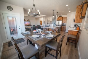 Dining - Searchers Hideaway at Kanab -  Zion National Park (Kanab)