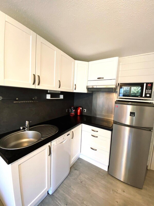 Fridge, microwave, oven, dishwasher