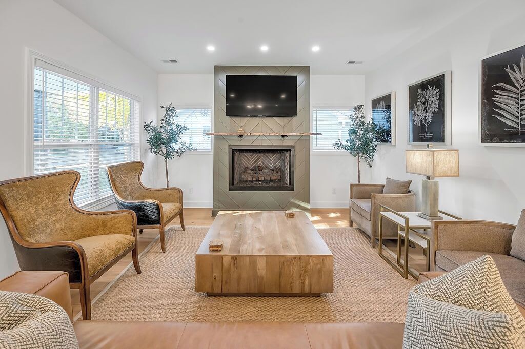 TV, fireplace, offices