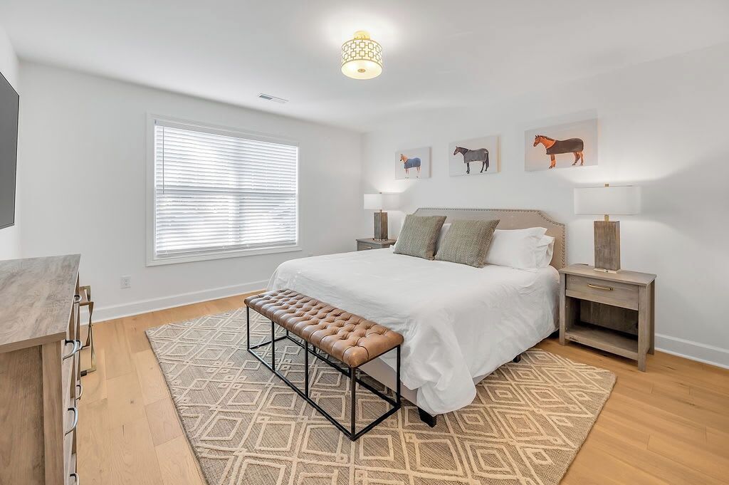 5 habitaciones, tabla de planchar con plancha, wifi y ropa de cama 