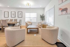 Dining - Golf Simulator | Hot Tub | Game Room | Fire Pit (Lexington)