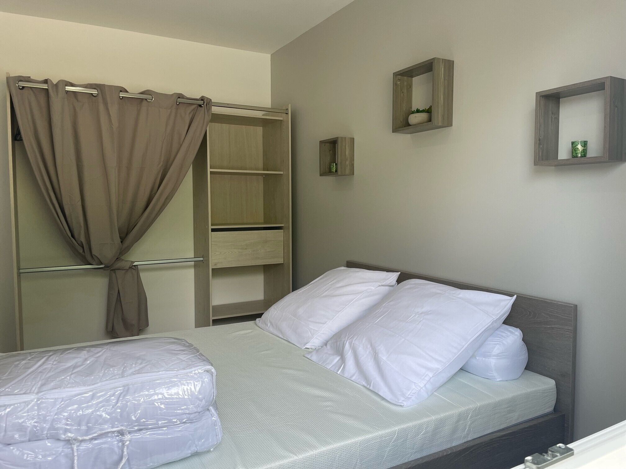 2 chambres, fer et planche à repasser, Wi-Fi, draps fournis