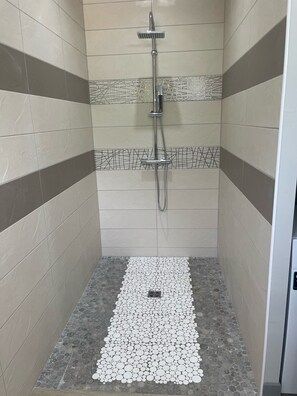 Shower, hair dryer, towels - 4-bed house with heated and covered swimming pool ( Maison Océan) (Grayan-et-l'Hôpital)