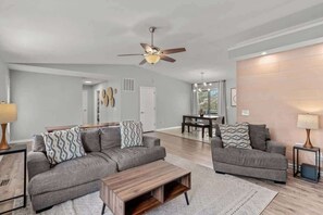 Fernseher, Kamin, Arbeitsbereiche