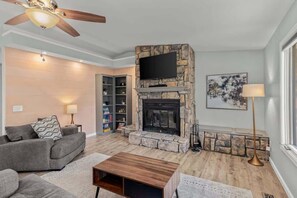 TV, fireplace, offices