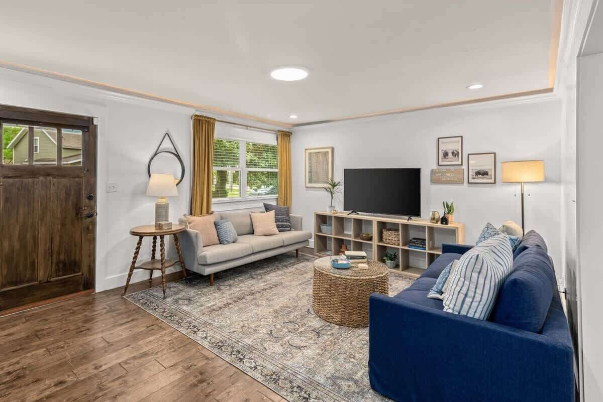 Televisión, chimenea, oficina