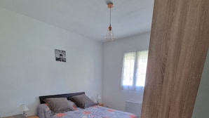 3 soverom, skrivebord, strykejern/-brett og wi-fi (inkludert)