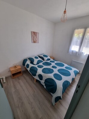 3 bedrooms, desk, iron/ironing board, free WiFi