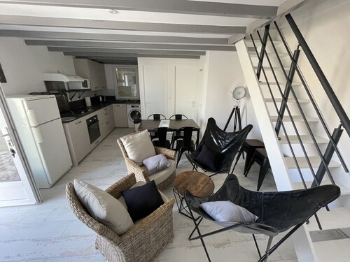 House 4-6 pers near beach and shops