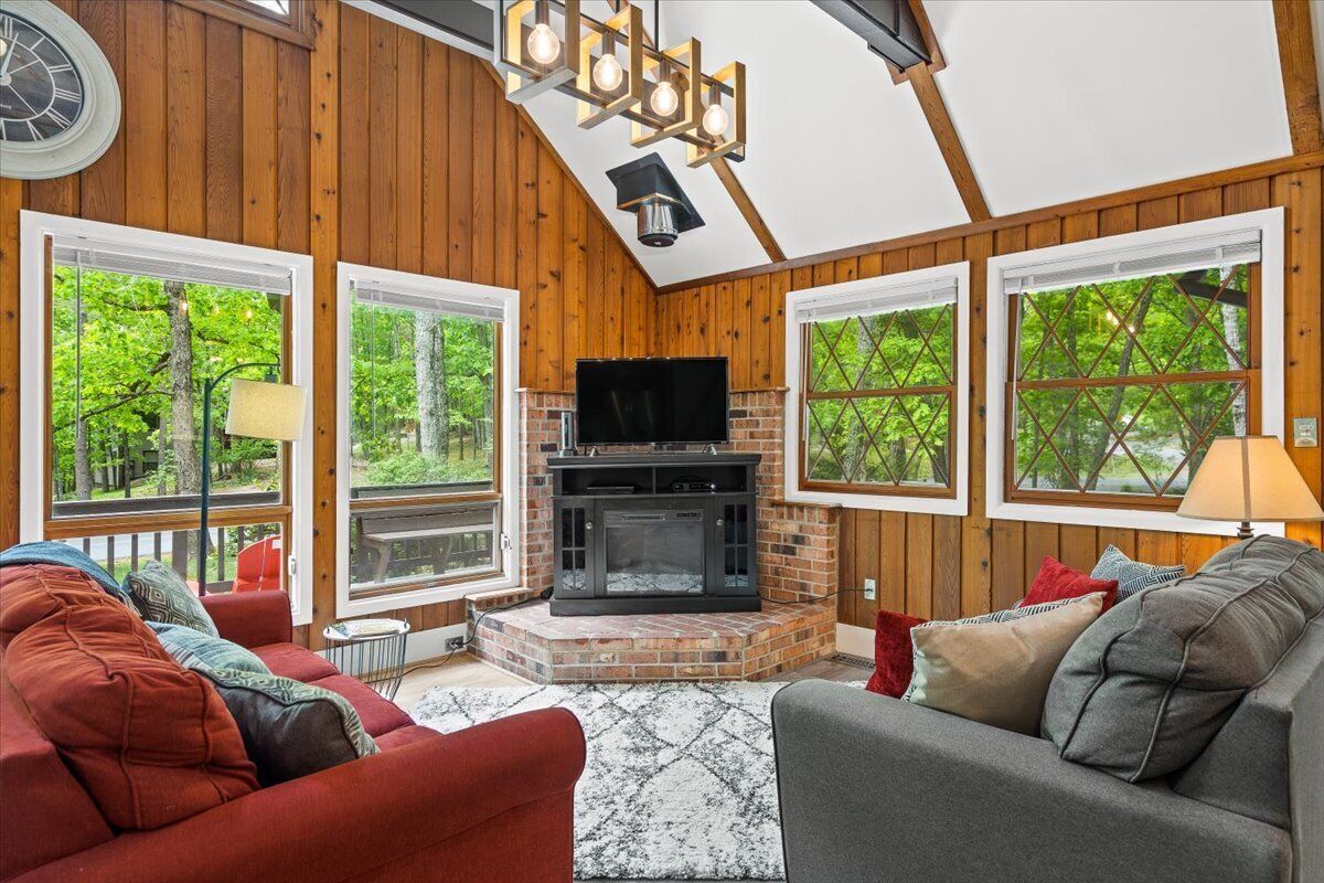 Téléviseur connecté, foyer, jeux vidéo, lecteur de DVD