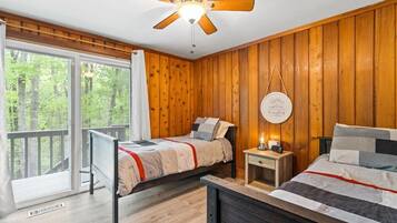 Bedroom 3: 2 twin beds