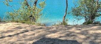 2 Bed apartment with private pool on the Dordogne River, restaurants 2 min walk.