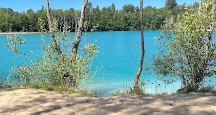 2 Bed apartment with private pool on the Dordogne river, restaurants 2 mins walk
