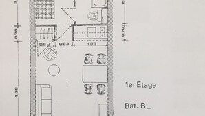 A floor plan of a hotel room labeled '1er Etage Bat. B' with dimensions and layout details.