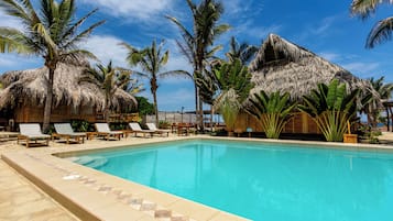 2 bars/lounges, 2 poolside bars