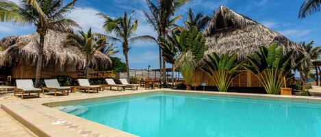 2 bars/lounges, 2 poolside bars