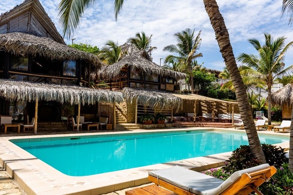 2 bars/lounges, 2 poolside bars